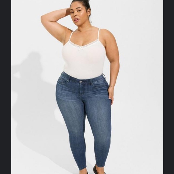 Torrid Bomshell Skinny Jeans - Medium Wash - Picture 1 of 6